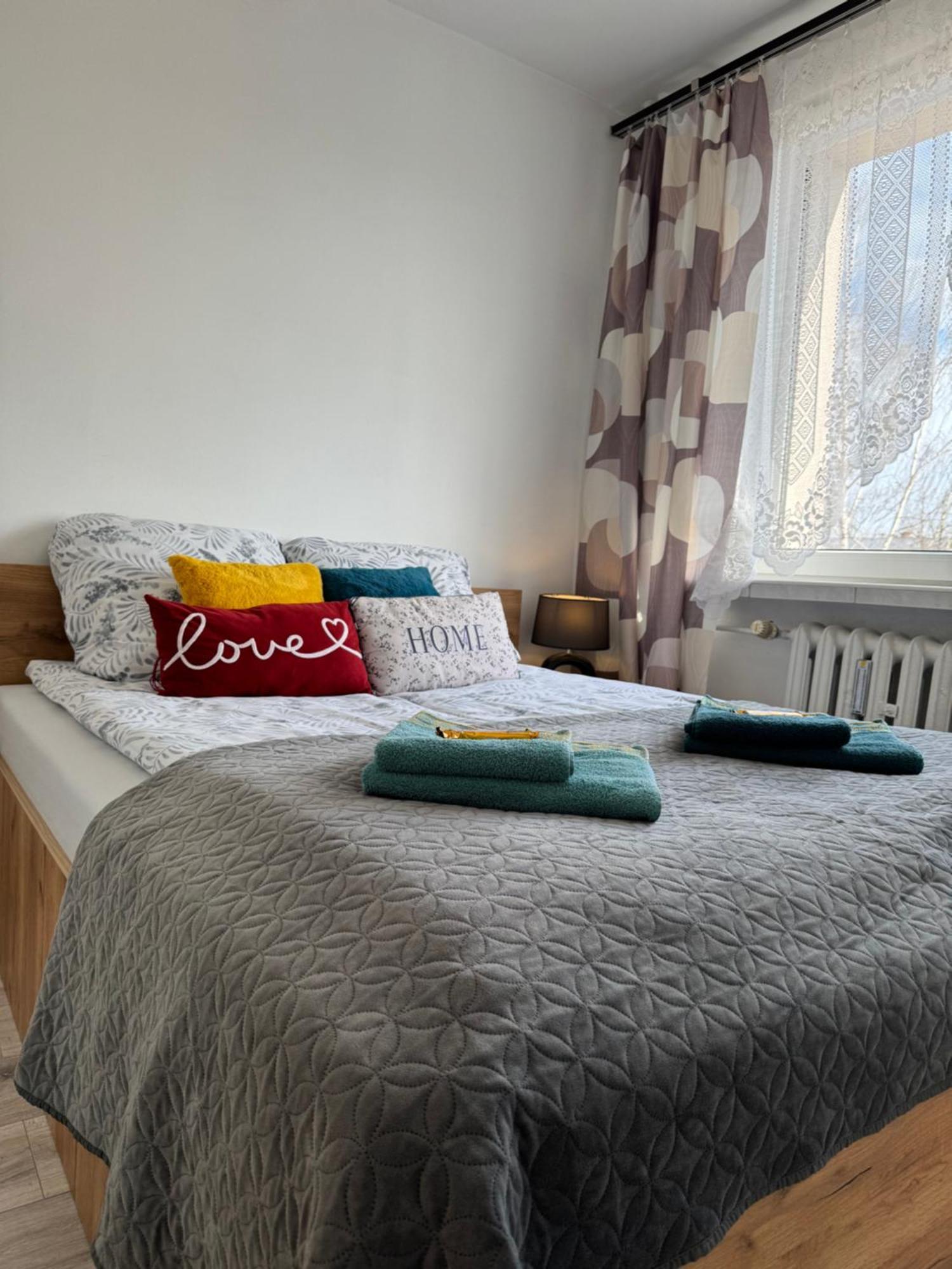 Apartament -Jak W Domu- Czeladz 60M2 Centrum Katowic 10Km Kültér fotó