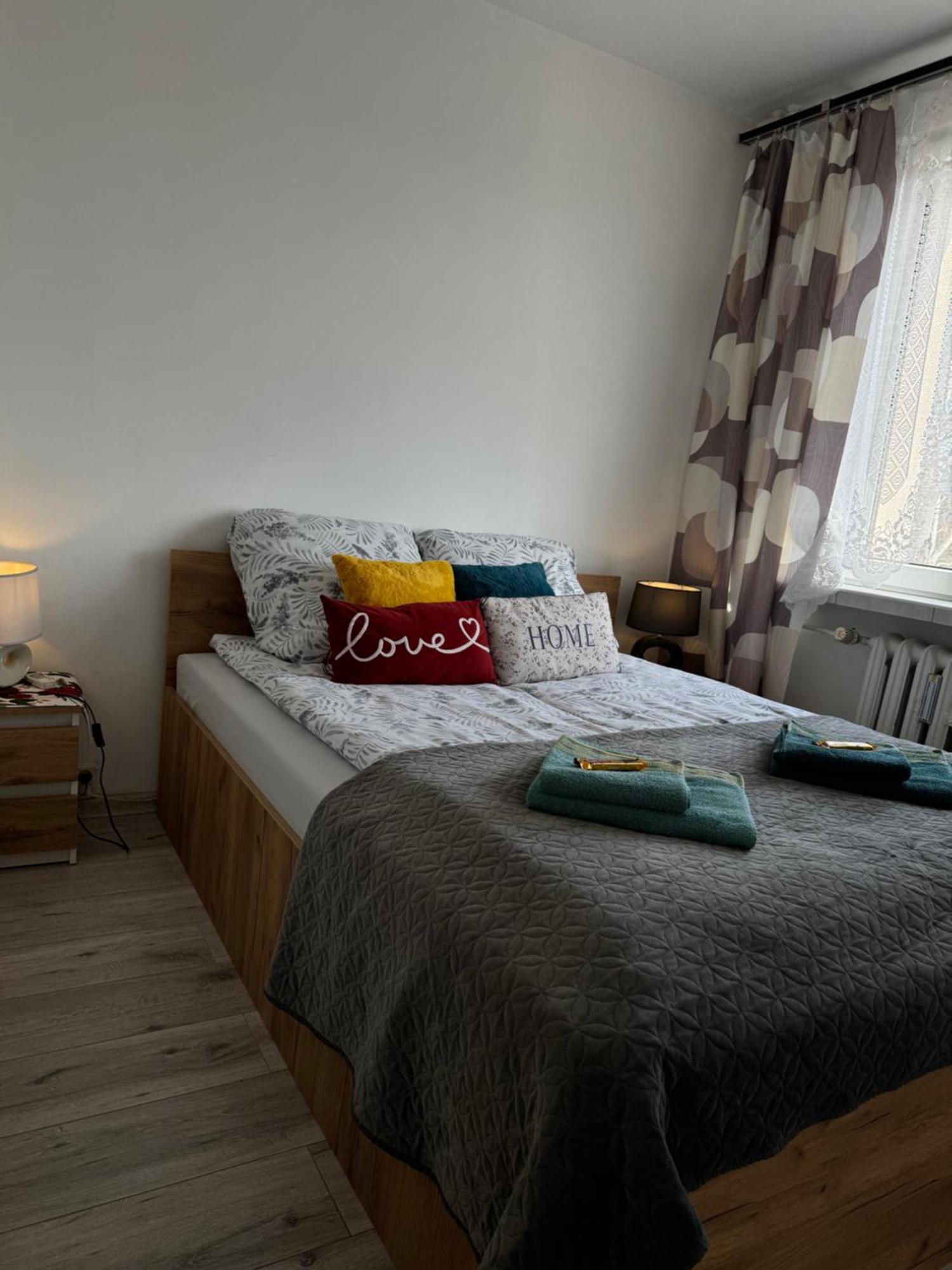 Apartament -Jak W Domu- Czeladz 60M2 Centrum Katowic 10Km Kültér fotó